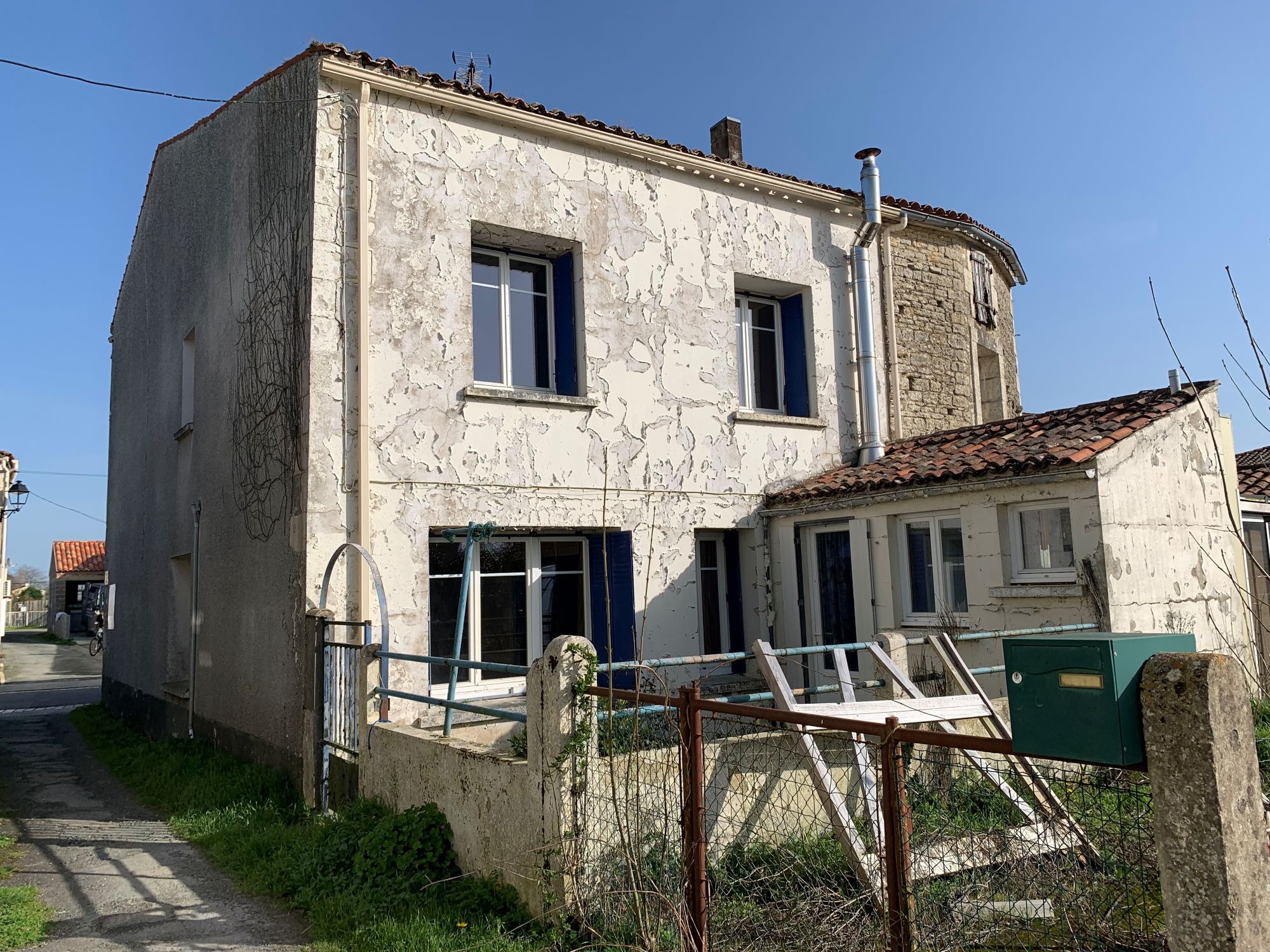 30 mn LA ROCHELLE et NIORT - MARAIS POITEVIN 30 mn LA ROCHELLE et NIORT - MARAIS POITEVIN